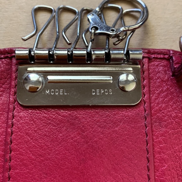 Chloe 6 key/card holder w signature mini padlock - Picture 6 of 17